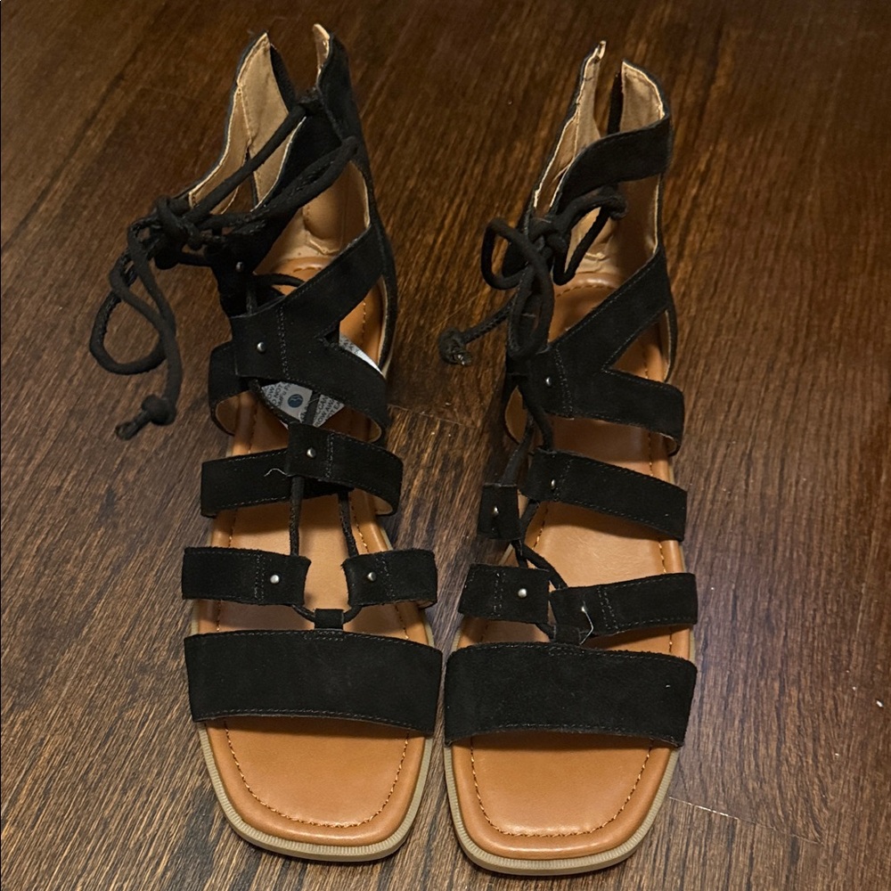 Crown Vintage Black Strappy Sandals - Picture 3 of 12
